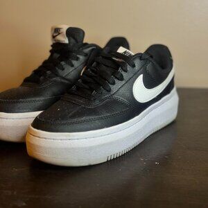 Black sneakers Nike size 7.5